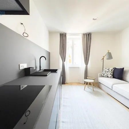 Slataper 19 Tirabora Short Rent Apartman *