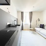 Slataper 19 Tirabora Short Rent, Con Parcheggio Privato Apartamento *