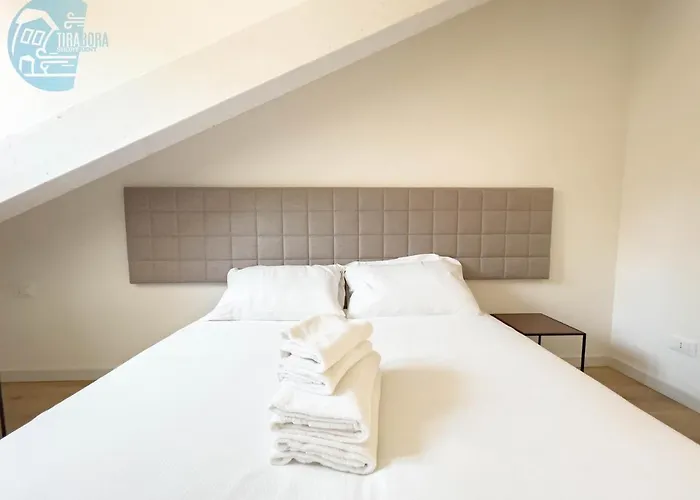 Slataper 19 Tirabora Short Rent